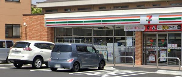 コンビニ　セブンイレブン（コンビニ）まで300m