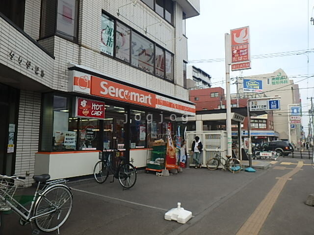 コンビニ　（コンビニ）まで550m
