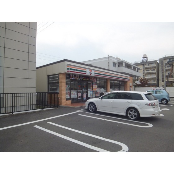 コンビニ　セブンイレブン長野鶴賀店（コンビニ）まで355m