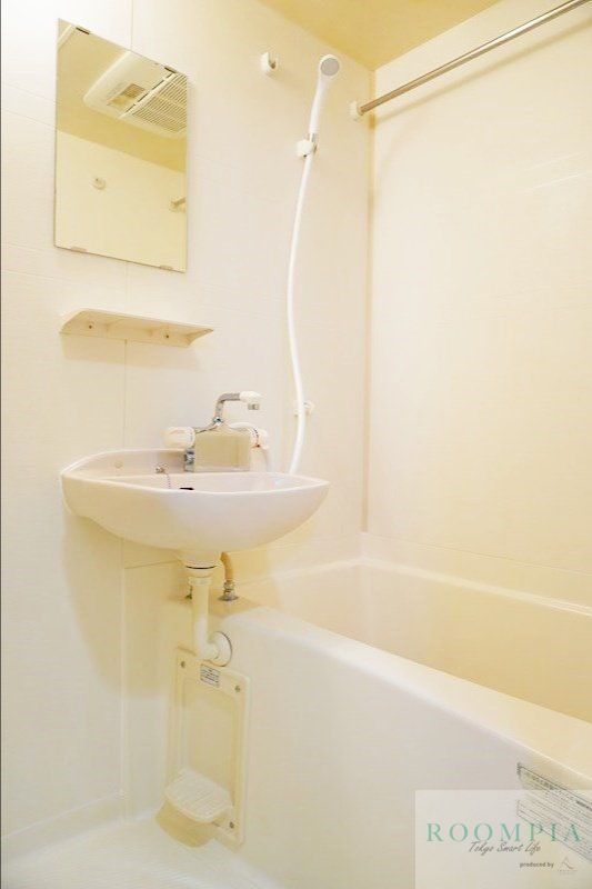 バス・シャワールーム　※同タイプの別のお部屋です