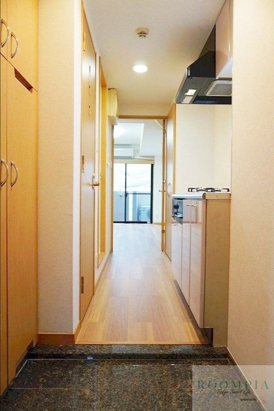 玄関　※同タイプの別のお部屋です
