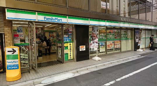 コンビニ　ファミリーマート上野三丁目店（コンビニ）まで189m