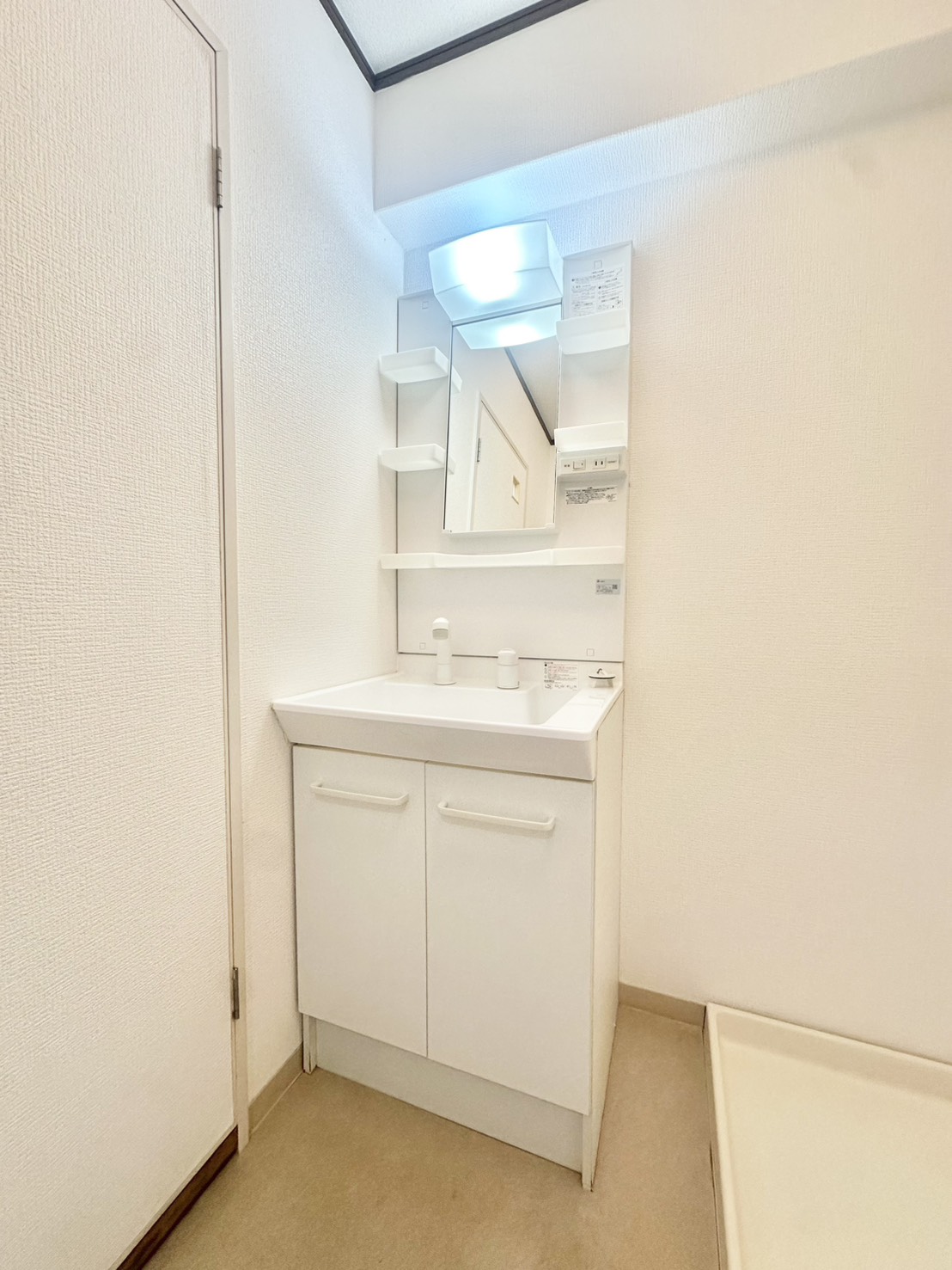 洗面設備　※同系タイプ他号室の写真です