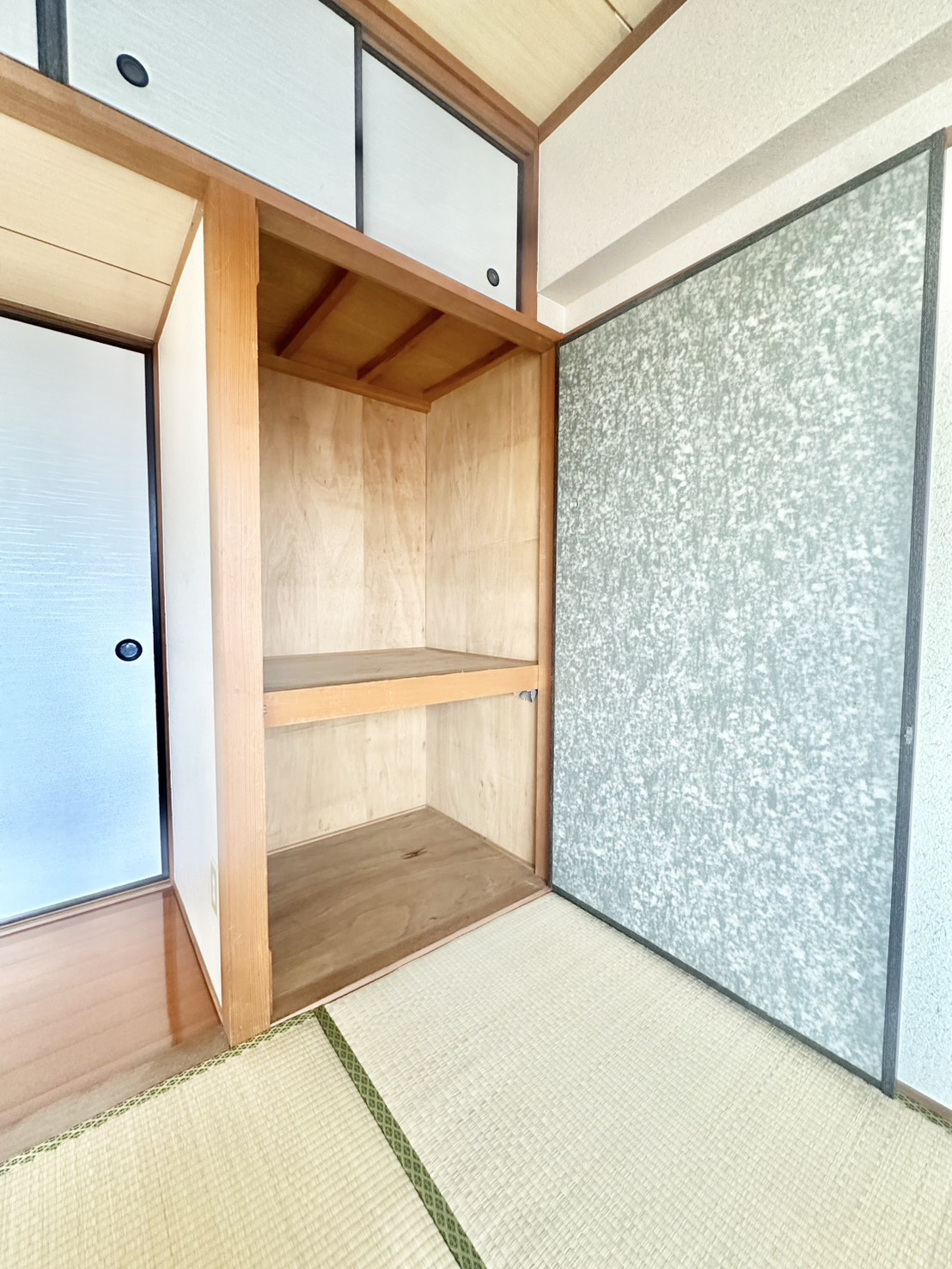 収納　※同系タイプ他号室の写真です