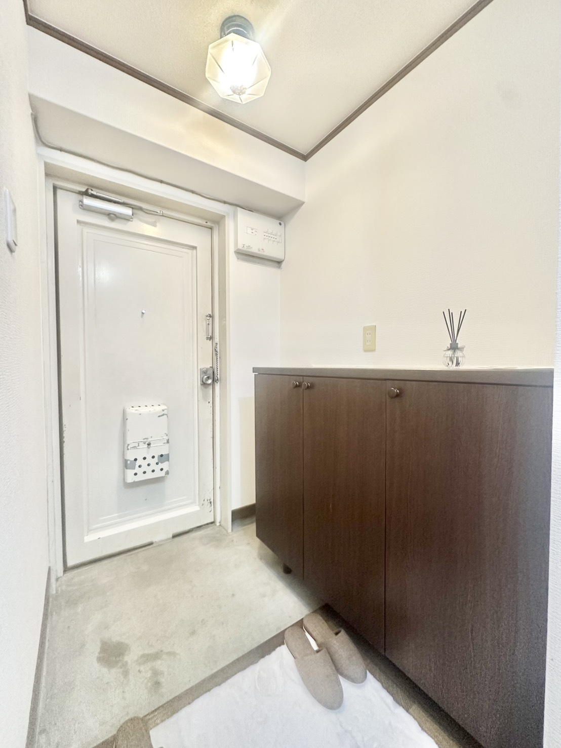 玄関　※同系タイプ他号室の写真です