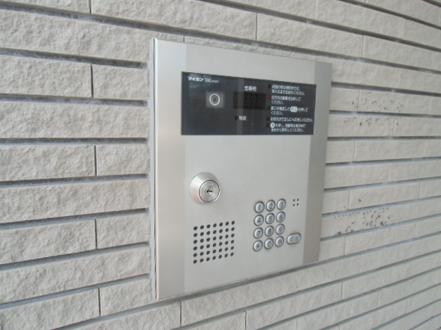 セキュリティ　来訪者が確認できるＴＶモニター付のオートロック♪