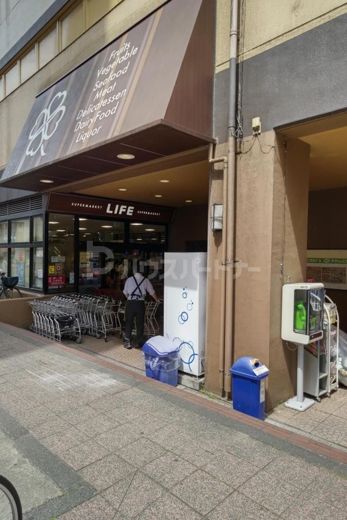 スーパー　ライフ仲宿店（スーパー）まで180m