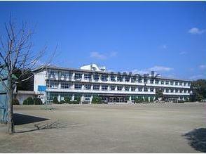 小学校　豊川市立小坂井西小学校（小学校）まで1144m