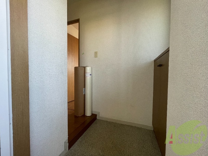 玄関　玄関から撮影しました。明るい雰囲気が伝わってきます。