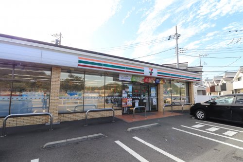 コンビニ　セブンイレブン 久里浜店（コンビニ）まで576m