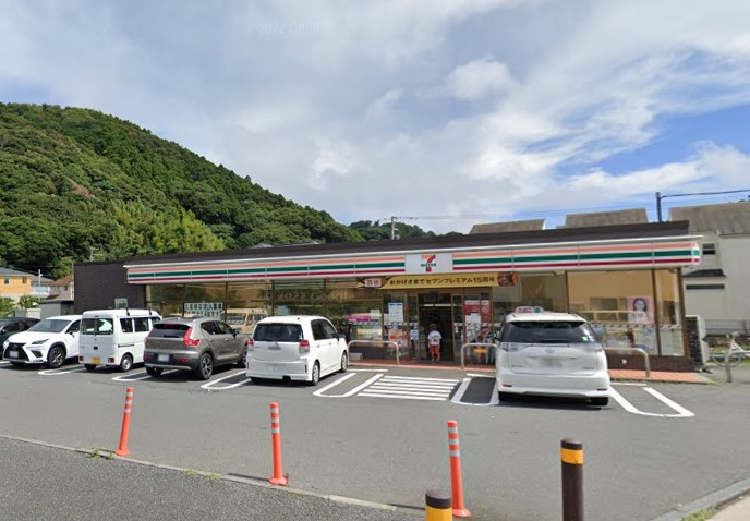 コンビニ　セブンイレブン（コンビニ）まで1013m