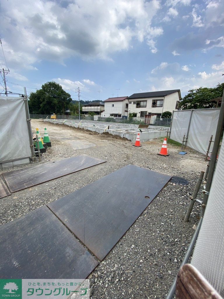 駐車場　建築中