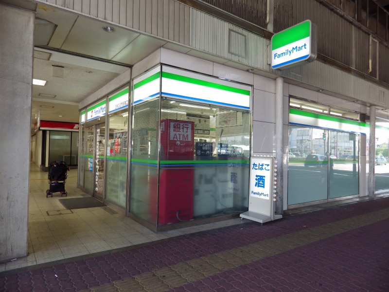 コンビニ　ファミリーマート 近鉄四日市駅南口店（コンビニ）まで106m