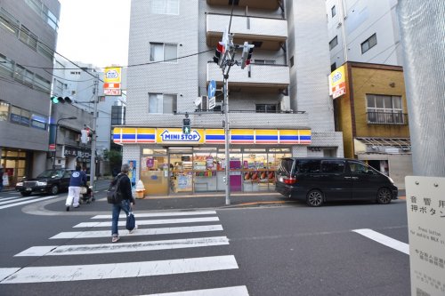 コンビニ　ミニストップ 九段南4丁目店（コンビニ）まで216m