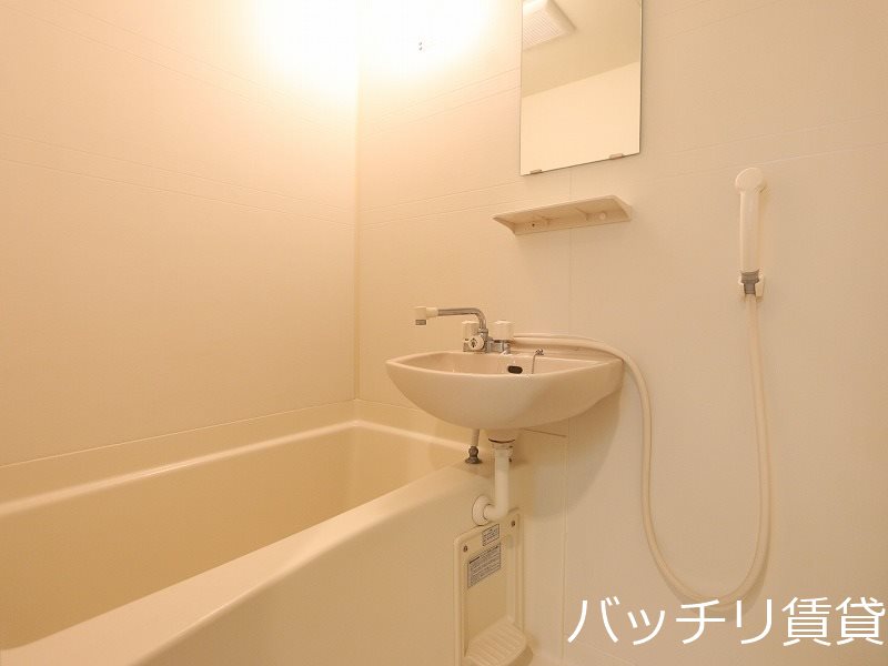洗面設備　同型タイプの為、現状を優先致します。