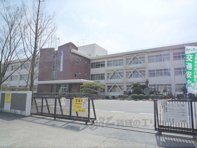 中学校　栗東中学校（中学校）まで1280m
