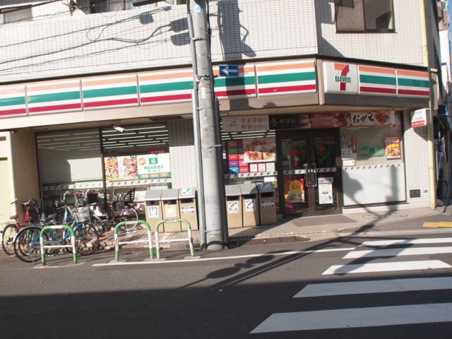 コンビニ　セブンイレブン 荒川尾竹橋店（コンビニ）まで216m