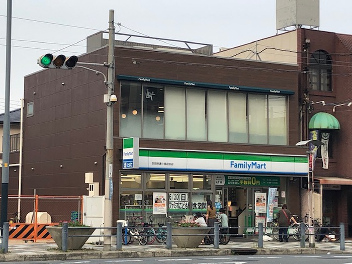 コンビニ　ファミリーマート（コンビニ）まで230m