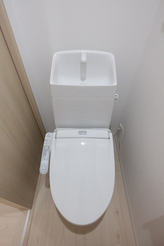 トイレ　ウォシュレット付きです。