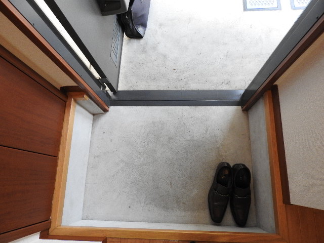 玄関　他のお部屋の参考写真となります。