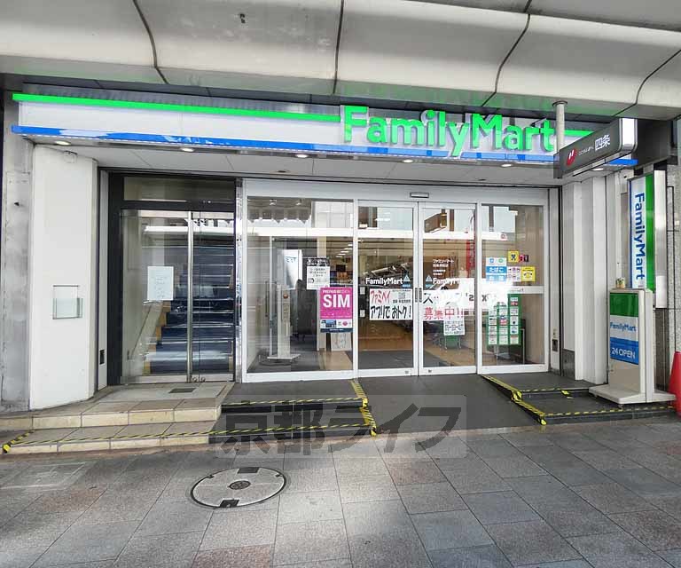 コンビニ　ファミリーマート 四条堺町店（コンビニ）まで108m