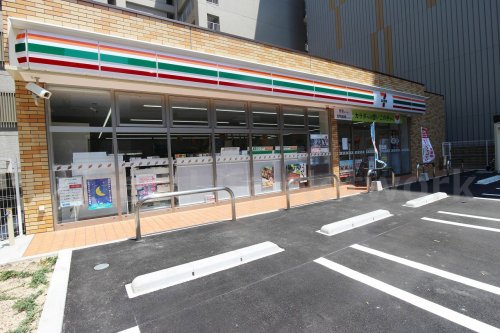 コンビニ　セブンイレブン（コンビニ）まで204m