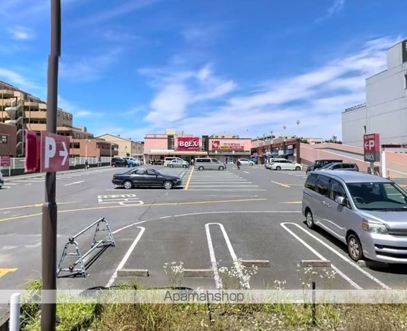 スーパー　ベルクス足立中央店（スーパー）まで684m