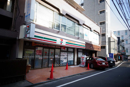 コンビニ　セブンイレブン 新宿高田馬場4丁目南店（コンビニ）まで242m