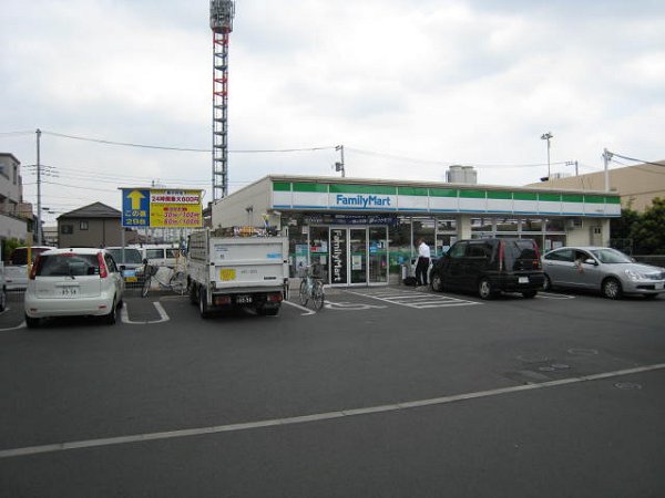 コンビニ　ファミリーマート（コンビニ）まで102m