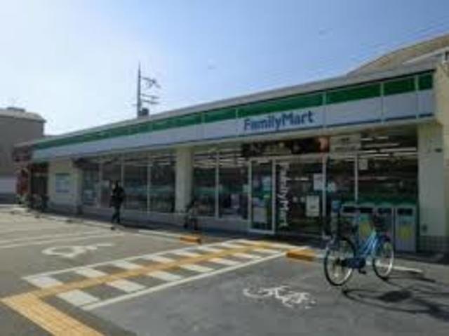 コンビニ　ファミリーマート淀川加島店（コンビニ）まで421m