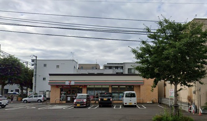 コンビニ　セブンイレブン札幌北1条東12丁目店（コンビニ）まで94m