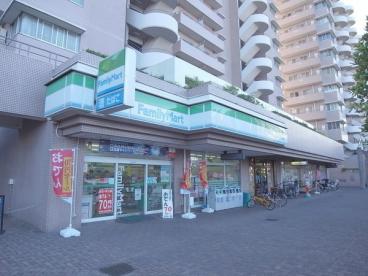 コンビニ　ファミリーマート 千住曙町店（コンビニ）まで166m