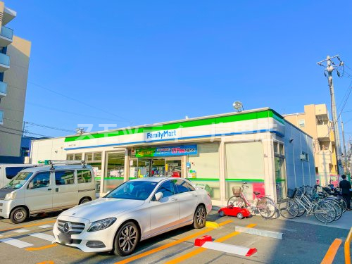 コンビニ　ファミリーマート 東粉浜三丁目店（コンビニ）まで322m