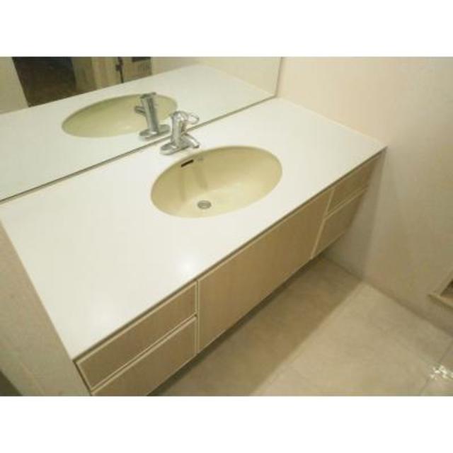 洗面設備　※写真は同タイプ住戸です。