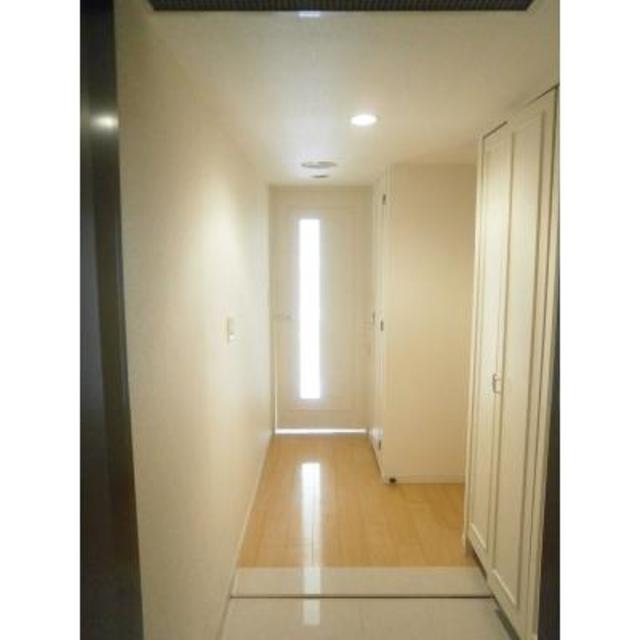 玄関　※写真は同タイプ住戸です。