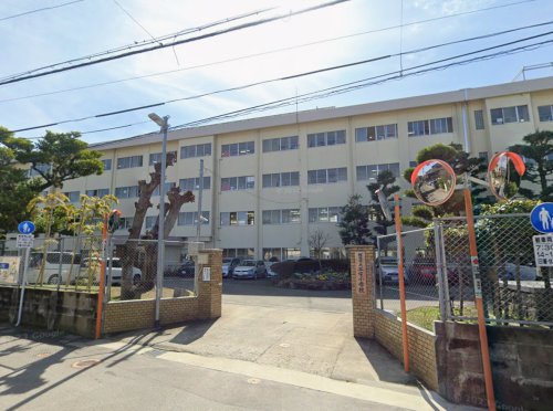 小学校　福岡市立三宅小学校（小学校）まで894m