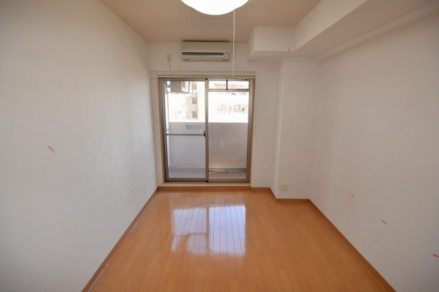 居室・リビング　同マンションの他のお部屋の写真です