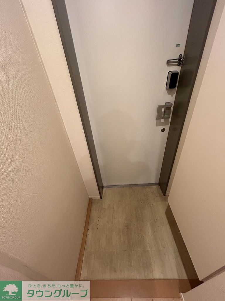 八日町メゾンの玄関写真