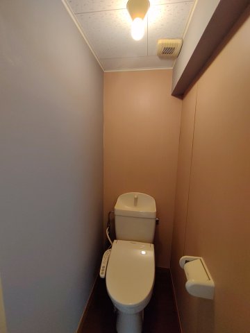 トイレ　同建物内別部屋の写真です。