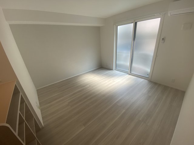 居室・リビング　床色が明るくて綺麗です♪