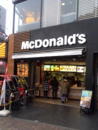 飲食店　マクドナルド 三軒茶屋店（飲食店）まで444m