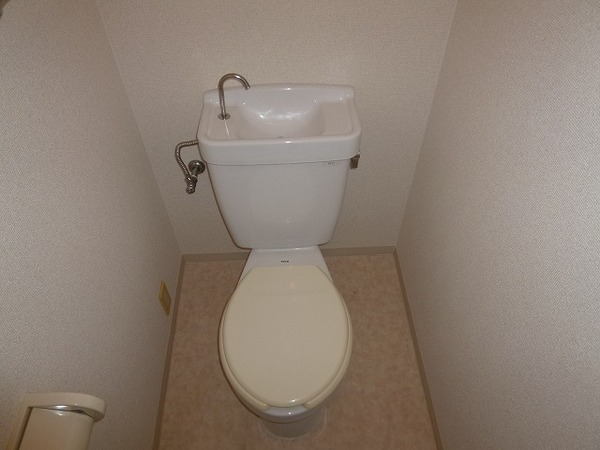 トイレ　コンパクトで使いやすいトイレです♪