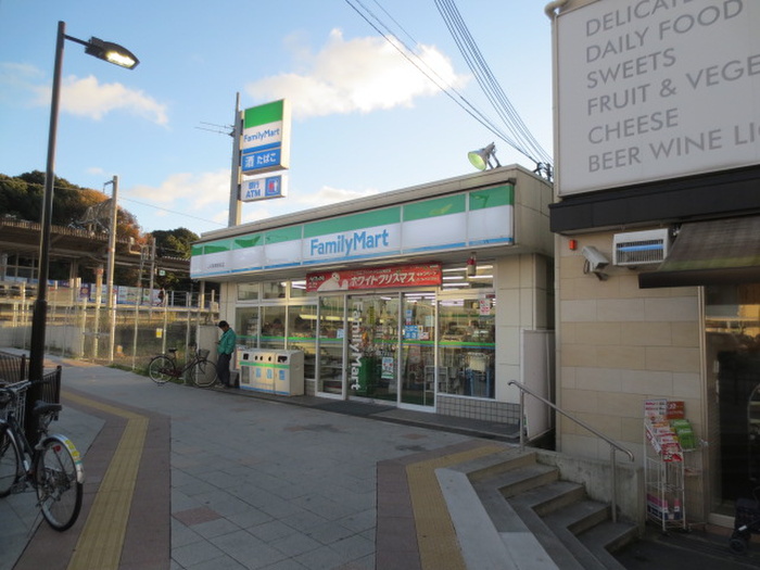 コンビニ　ファミリーマート長尾駅前店（コンビニ）まで163m