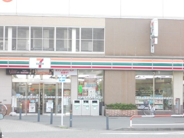 コンビニ　セブンイレブン 狛江駅前店（コンビニ）まで494m