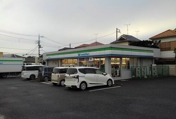 コンビニ　ファミリーマート東松山町店（コンビニ）まで270m