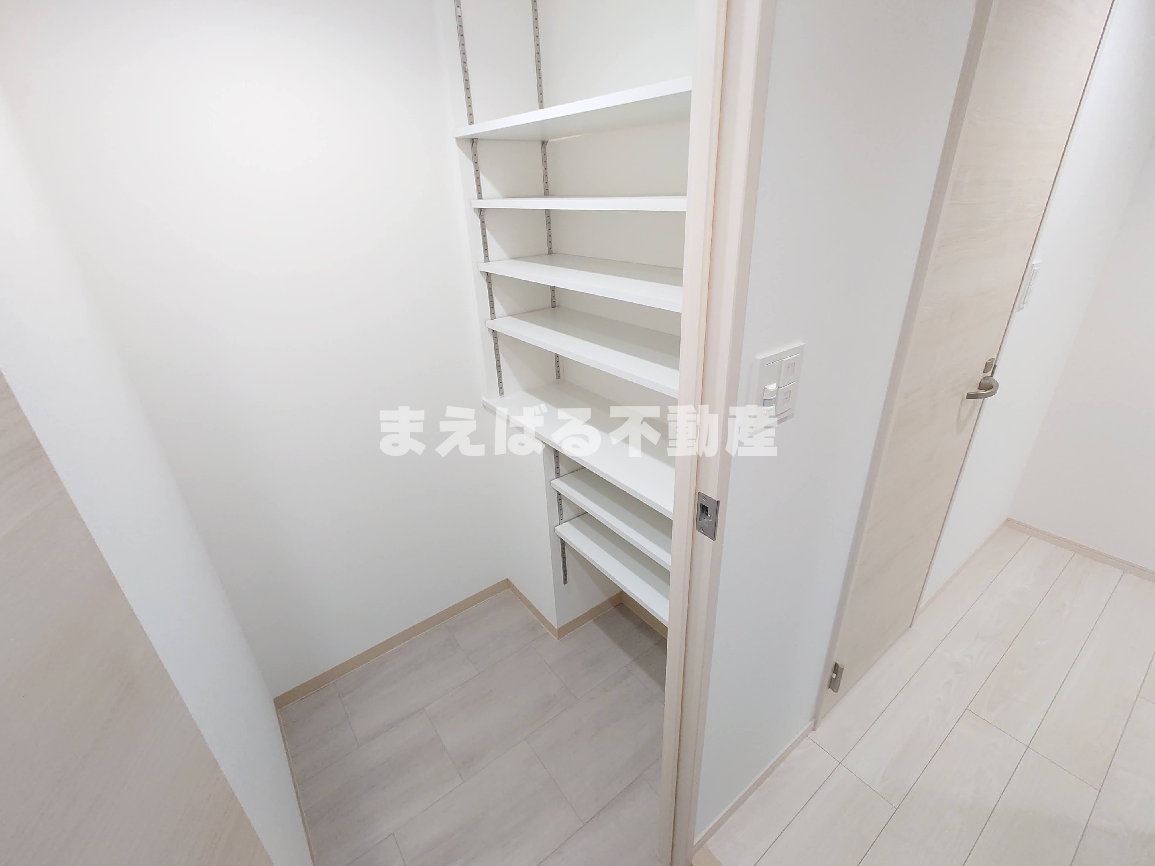 玄関　シューズクローク※写真反転タイプ