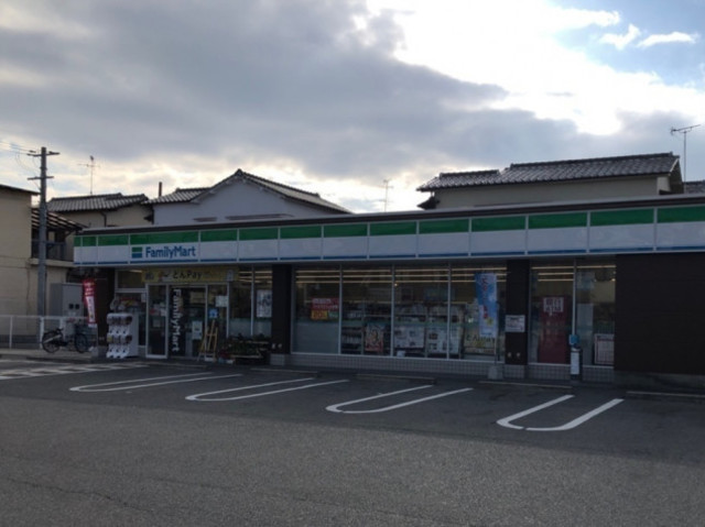 コンビニ　ファミリーマート堺深井中町店（コンビニ）まで928m