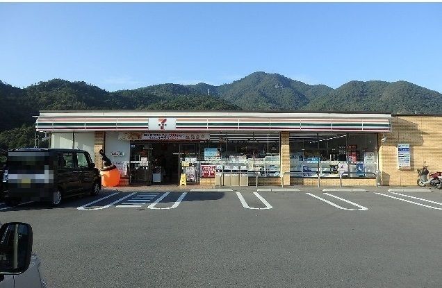 コンビニ　セブンイレブン（コンビニ）まで600m