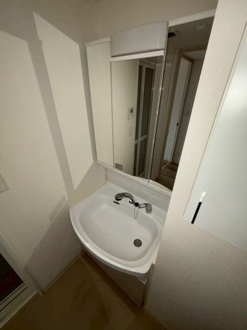 洗面設備　同物件別部屋写真