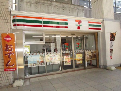 コンビニ　セブンイレブン 横浜センター北駅店（コンビニ）まで330m